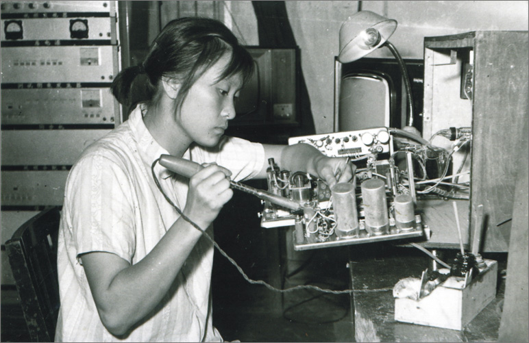 1970年，中國誕生第一臺彩色電視機，數年之后，長虹才開始電視機的研制