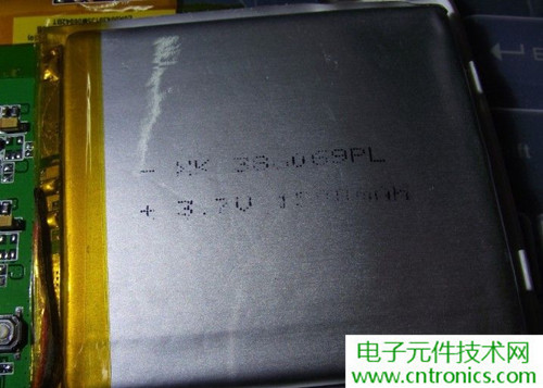 探秘電子紙！一款電紙書的電子墨水屏拆解