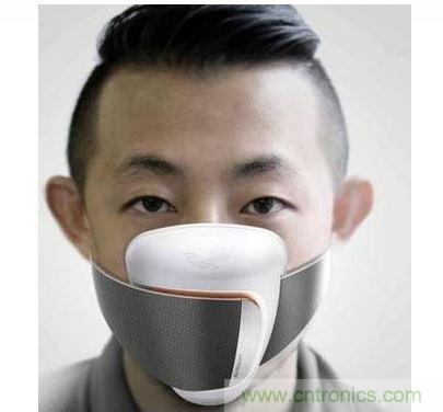 Frog Design 開發(fā)了一款可搭配手機應(yīng)用程序使用的智能口罩概念原型，內(nèi)建粒子傳感器，能警告使用者何時該戴上口罩