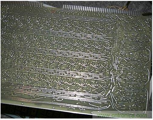 拆解也懷舊，讓人驚嘆的古董級可編程科學計算器 from 1966
