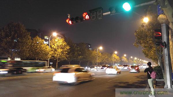 業界良心 LG V10 評測:剛毅、冷峻，不失人性化