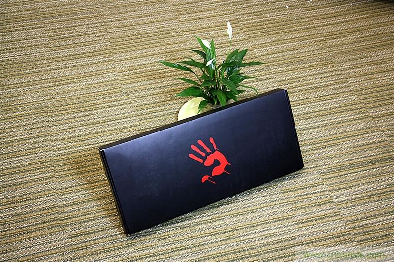 曾經(jīng)的網(wǎng)吧統(tǒng)治者—雙飛燕血手幽靈機械鍵盤，真世界最快？