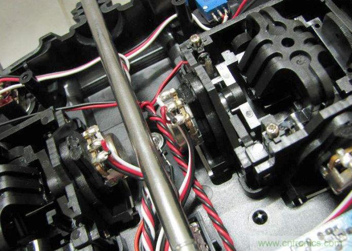 無人機 DIY 制作全過程,酷得不要不要的!