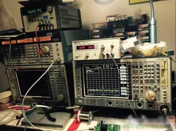 想看大牛是如何DIY射頻功放的嗎?