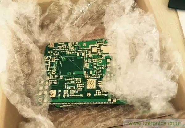 想看大牛是如何DIY射頻功放的嗎?