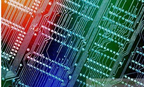 【導讀】對于一個新設計的電路板,調試起來往往會遇到一些困難,特別是當板比較大、元件比較多時,往往無從下手。但如果掌握好一套合理的調試方法,調試起來將會事半功倍。 對于剛拿回來的新PCB板,我們首先要大概觀察一下,板上是否存在問題,例如是否有明顯的裂痕,有無短路、開路等現象。如果有必要的話,可以檢查一下電源跟地線之間的電阻是否足夠大。 然后就是安裝元件了。相互獨立的模塊,如果您沒有把握保證它們工作正常時,最好不要全部都裝上,而是一部分一部分的裝上(對于比較小的電路,可以一次全部裝上),這樣容易確定故障范圍,免得到時遇到問題時,無從下手。一般來說,可以把電源部分先裝好,然后就上電檢測電源輸出電壓是否正常。如果在上電時您沒有太大的把握(即使有很大的把握,也建議您加上一個保險絲,以防萬一),可考慮使用帶限流功能的可調穩壓電源。先預設好過流保護電流,然后將穩壓電電源的電壓值慢慢往上調,并監測輸入電流、輸入電壓以及輸出電壓。如果往上調的過程中,沒有出現過流保護等問題,且輸出電壓也達到了正常,則說明電源部分OK。反之,則要斷開電源,尋找故障點,并重復上述步驟,直到電源正常為止。 接下來逐漸安裝其它模塊,每安裝好一個模塊,就上電測試一下,上電時也是按照上面的步驟,以避免因為設計錯誤或/和安裝錯誤而導致過流而燒壞元件。 PCB 尋找故障的辦法一般有下面幾種: ①測量電壓法。首先要確認的是各芯片電源引腳的電壓是否正常,其次檢查各種參考電壓是否正常,另外還有各點的工作電壓是否正常等。例如,一般的硅三極管導通時,BE結電壓在0.7V左右,而CE結電壓則在0.3V左右或者更小。如果一個三極管的BE結電壓大于0.7V(特殊三極管除外,例如達林頓管等),可能就是BE結就開路。 ②信號注入法。將信號源加至輸入端,然后依次往后測量各點的波形,看是否正常,以找到故障點。有時我們也會用更簡單的辦法,例如用手握一個鑷子,去碰觸各級的輸入端,看輸出端是否有反應,這在音頻、視頻等放大電路中常使用(但要注意,熱底板的電路或者電壓高的電路,不能使用此法,否則可能會導致觸電)。如果碰前一級沒有反應,而碰后一級有反應,則說明問題出在前一級,應重點檢查。 ③當然,還有很多其它的尋找故障點的方法,例如看、聽、聞、摸等。“看”就是看元件有無明顯的機械損壞,例如破裂、燒黑、變形等;“聽”就是聽工作聲音是否正常,例如一些不該響的東西在響,該響的地方不響或者聲音不正常等;“聞”就是檢查是否有異味,例如燒焦的味道、電容電解液的味道等,對于一個有經驗的電子維修人員來說,對這些氣味是很敏感的;“摸”就是用手去試探器件的溫度是否正常,例如太熱,或者太涼。一些功率器件,工作起來時會發熱,如果摸上去是涼的,則基本上可以判斷它沒有工作起來。但如果不該熱的地方熱了或者該熱的地方太熱了,那也是不行的。一般的功率三極管、穩壓芯片等,工作在70度以下是完全沒問題的。70度大概是怎樣的一個概念呢?如果你將手壓上去,可以堅持三秒鐘以上,就說明溫度大概在70度以下(注意要先試探性的去摸,千萬別把手燙傷了)。 好了,關于調試的問題,我們今天就暫時講這么多,如果想要了解更多的調試方法和經驗,可以去找一些家用電器維修的書來看看,一個好的設計人員,首先應該是一個好的維修人員。