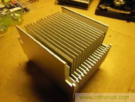 廢舊收音機如何變身成酷炫機器人?