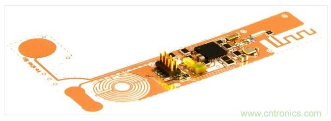 藍(lán)牙傳感器電路：可以折疊成想要的形狀，并用塑料制造出來。