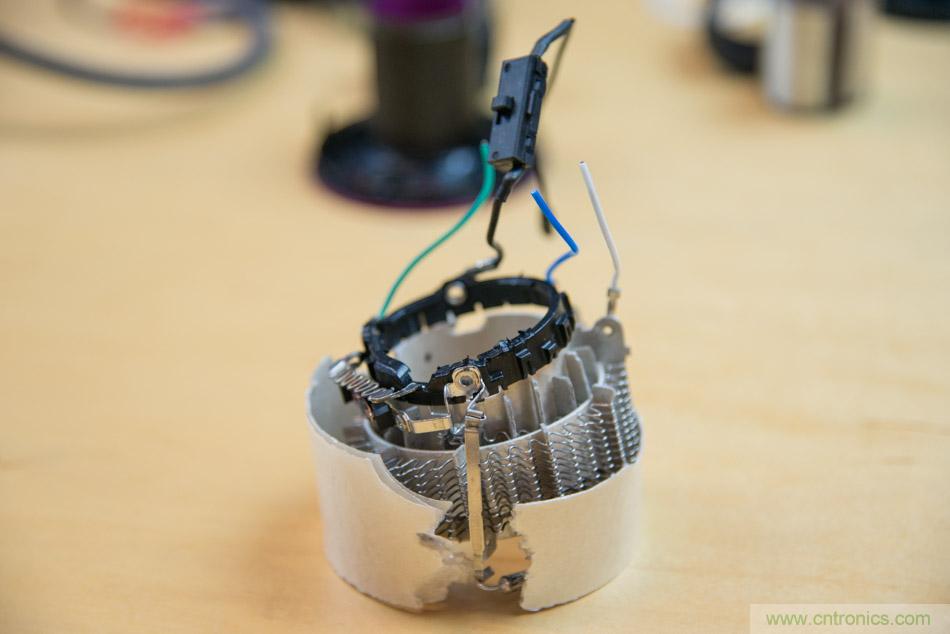 拆解戴森吹風機：近三千元的價格貴在哪？