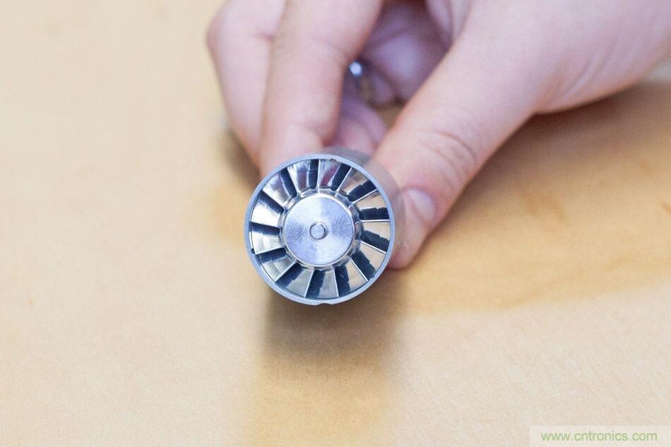 拆解戴森吹風機：近三千元的價格貴在哪？