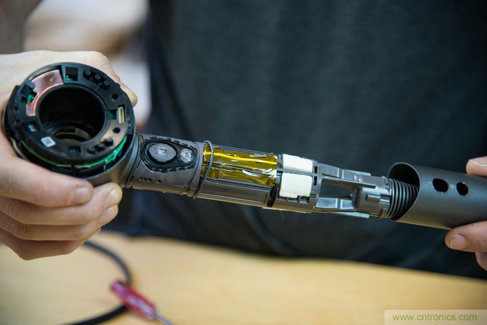 拆解戴森吹風機：近三千元的價格貴在哪？