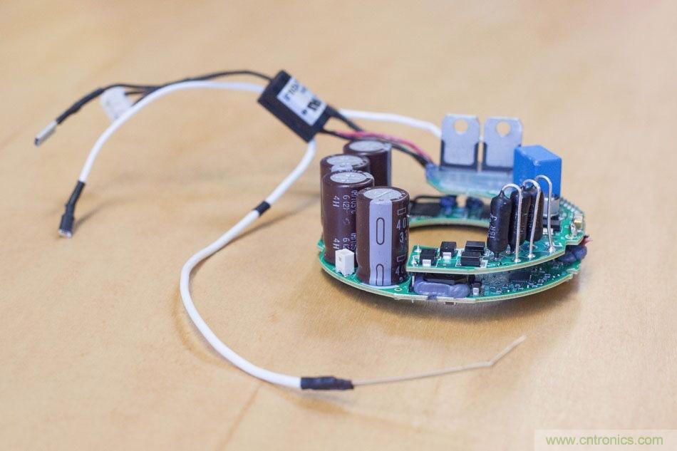 拆解戴森吹風機：近三千元的價格貴在哪？