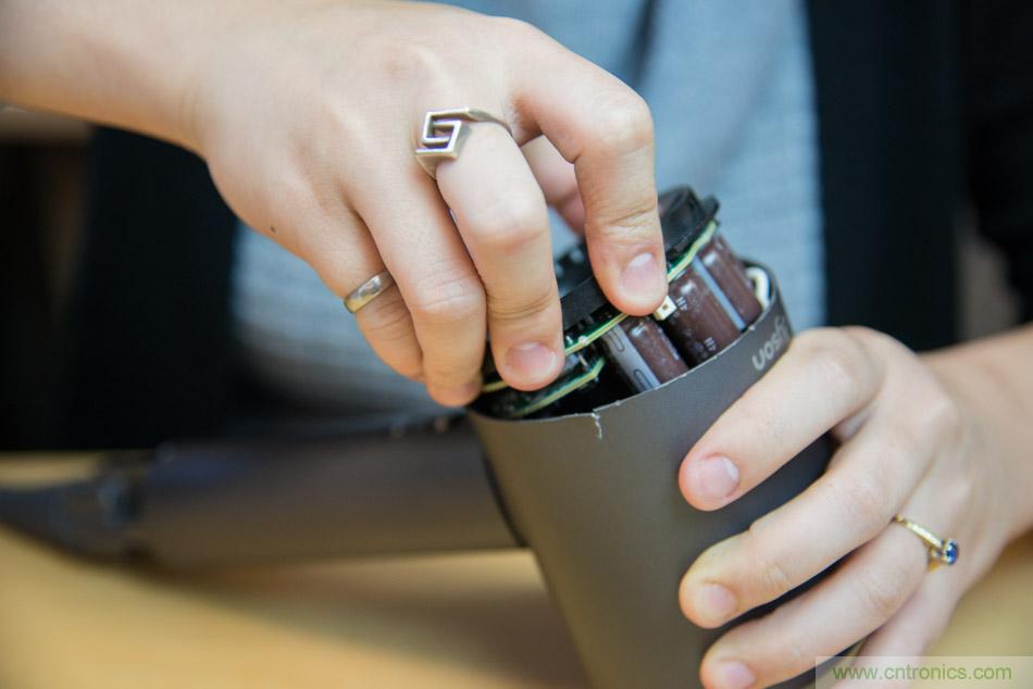 拆解戴森吹風機：近三千元的價格貴在哪？