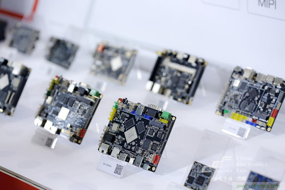 新西部、新重構(gòu)、新機(jī)遇”—2020中國(guó)（西部）電子信息博覽會(huì)開(kāi)幕峰會(huì)在成都成功舉辦